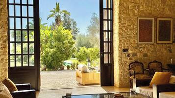 Villa, 5 Bedrooms, Smoking, Private Pool | Living room | Books