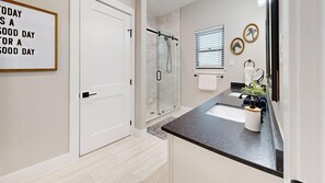 Hair dryer, towels - Stadium View - 1.4 miles to Kyle Field (College Station)