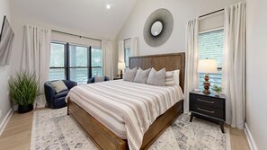 Desk, iron/ironing board, WiFi, bed sheets - Stadium View - 1.4 miles to Kyle Field (College Station)