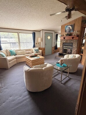 Smart TV - Lovely 3-bedroom family-friendly & accessible home near springs & state parks! (Lecanto)