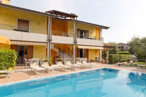 Pool - Apartment 'Gigli Vista Lago' with Lake View, Wi-Fi and Air Conditioning (Lazise)