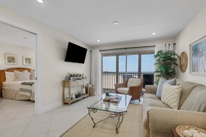 Smart TV - Unforgettable Gulf & Sunset Views! Quiet South End Beachfront! Heated Pool, Free Parking & WiFi! (Fort Myers Beach)