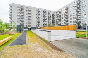 Property grounds - Portowa M2 - Vistula River nearby, Parking, Balcony - by Rentujemy (Kraków)