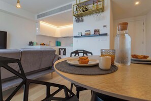 Dining - Calm Luxury w/Pool, Gym & Parking (Lisboa)
