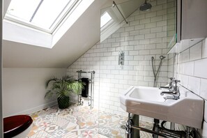 Hair dryer, towels - The Stag in the Chiltern Hills (Fawley)