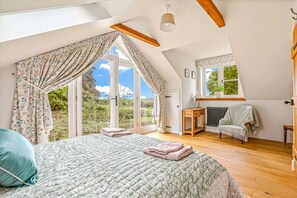 2 bedrooms, iron/ironing board, WiFi, bed sheets - The Stag in the Chiltern Hills (Fawley)