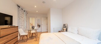 Central - Stay 2 - Near Transport - Paid Parking