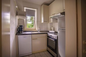Apartment, 2 Bedrooms, Balcony, City View | Private kitchen | Espresso maker, electric kettle - Blockener Straße 12A (Stuhr)