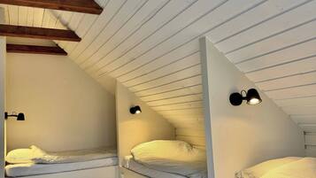 House, 2 Bedrooms, Smoking, Balcony | 2 bedrooms