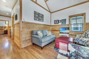 TV - A cottage collection inspired by the performing arts heritage of Okoboji Summer Theatre (Okoboji)