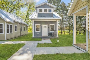Exterior - A cottage collection inspired by the performing arts heritage of Okoboji Summer Theatre (Okoboji)