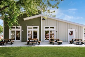 Outdoor dining - A cottage collection inspired by the performing arts heritage of Okoboji Summer Theatre (Okoboji)