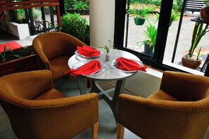 Dining - Nomads cafe (Eldoret)