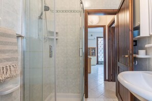 シャワー、ビデ、タオル