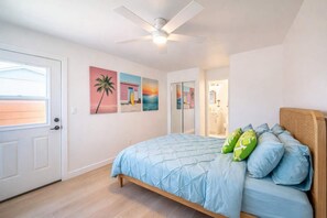 Iron/ironing board, travel cot, WiFi, bed sheets - New! Modern 1BR Apartment w Yard 3 blocks to Ocean (San Diego)