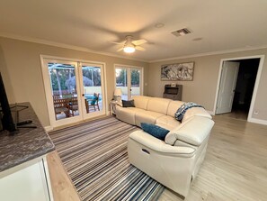 Smart TV - Waterfront Palmetto Home with Pool, Tiki Bar & Gulf Access (Palmetto)