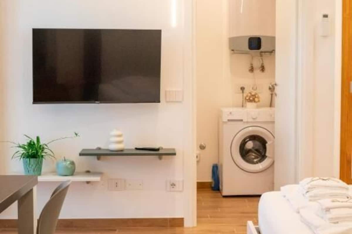 Comfort Triple Room, Mountain View | Blackout drapes, soundproofing, iron/ironing board, free WiFi
