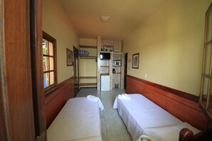 Klassieke Twin kamer, balkon, uitzicht op zee | Gratis wifi