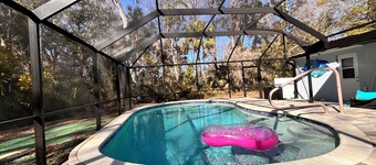 2-bedroom house w/pool in the heart of old Homosassa!