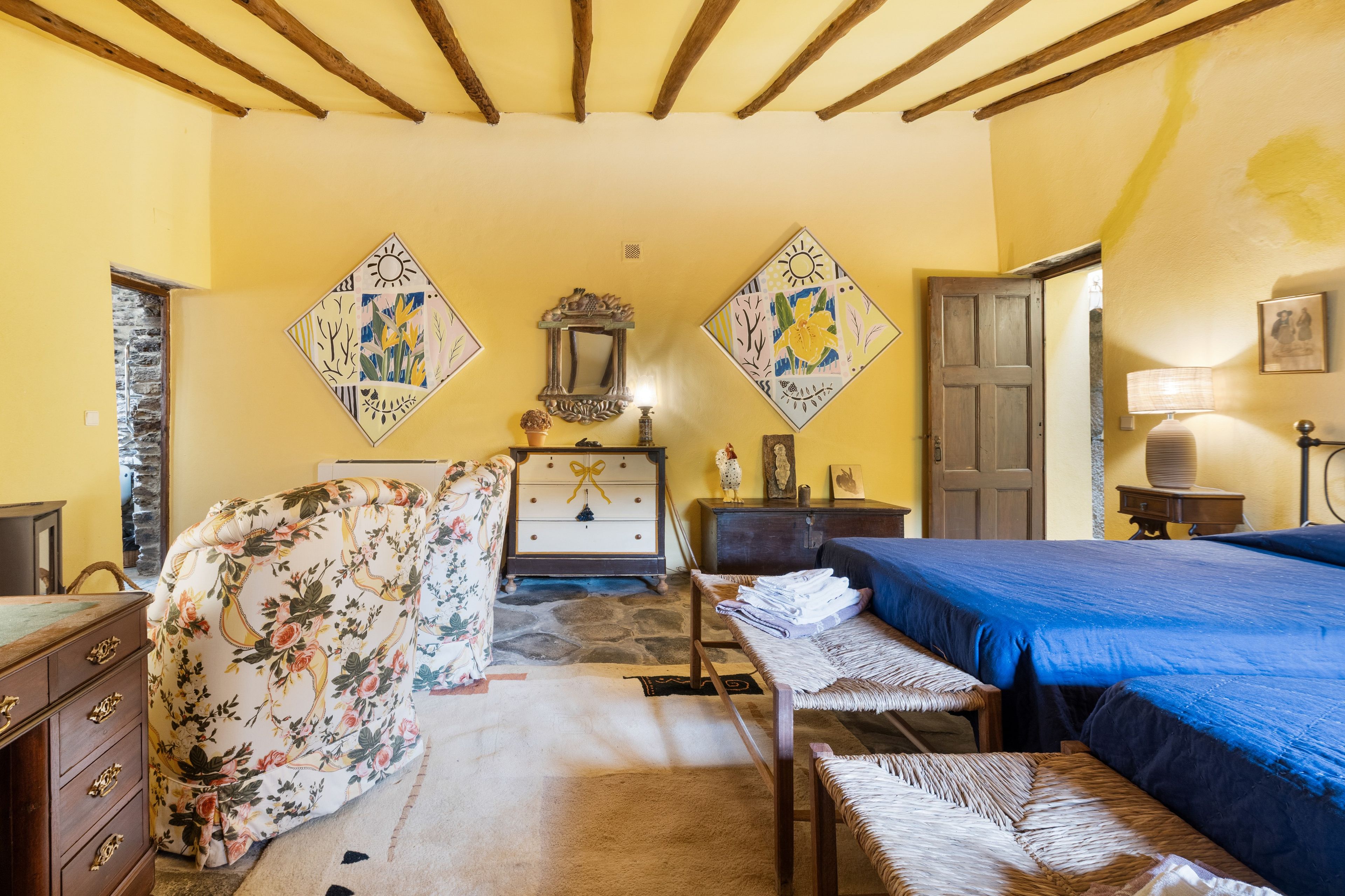 4 dormitorios, tabla de planchar con plancha, wifi y ropa de cama