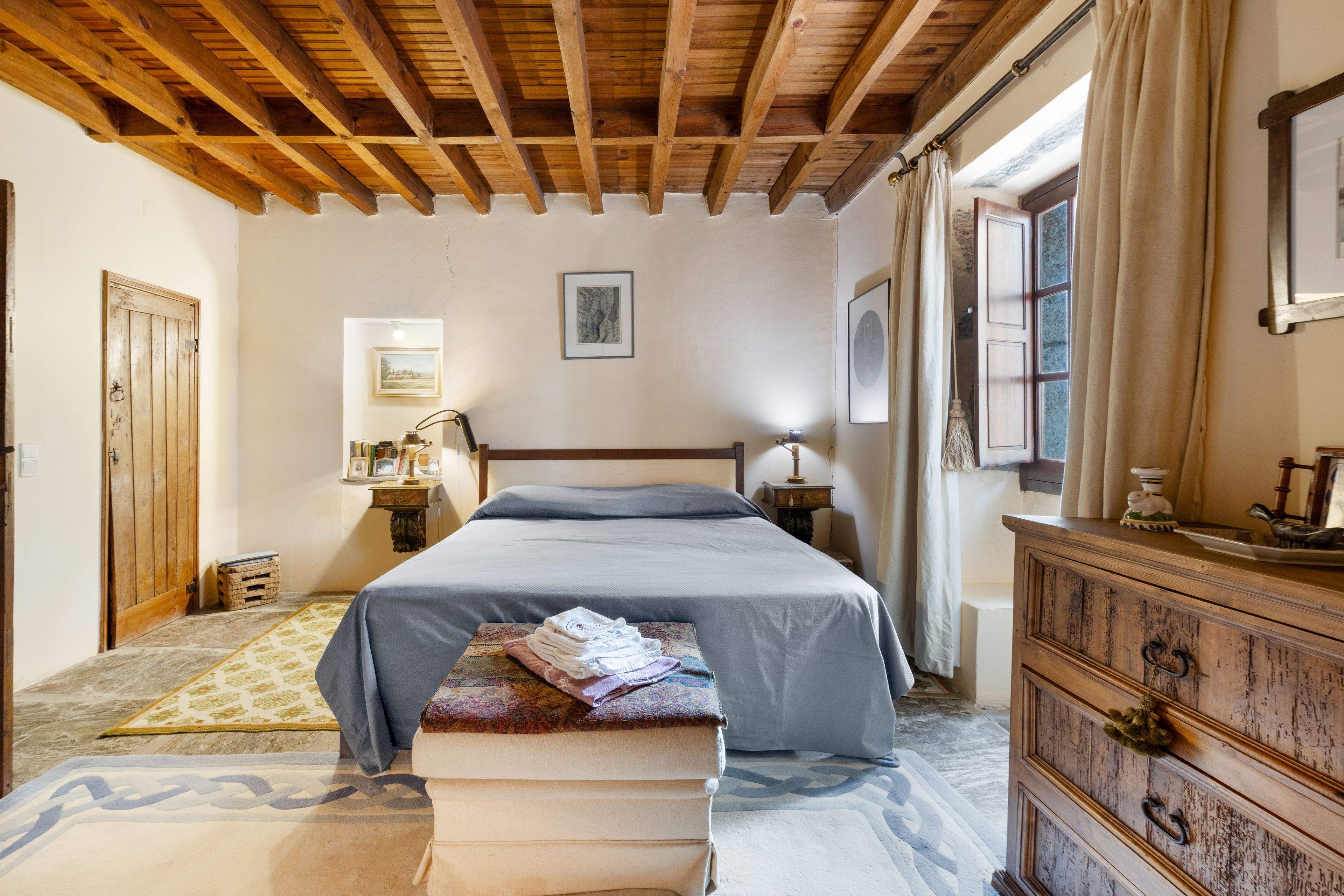 4 dormitorios, tabla de planchar con plancha, wifi y ropa de cama
