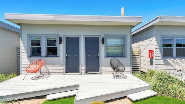 Terrace/patio - Waterfront studio and more in a Boutique Hotel, Heart of Hampton Bays,... (Hampton Bays)