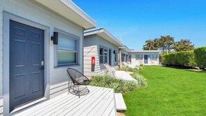 Terrace/patio - Waterfront studio and more in a Boutique Hotel, Heart of Hampton Bays,... (Hampton Bays)