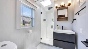 Douche, serviettes fournies
