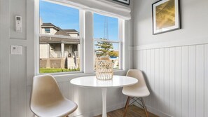 Dining - Waterfront suite and more in a Boutique Hotel, Heart of Hampton Bays,... (Hampton Bays)