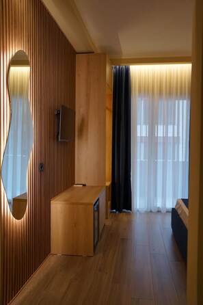 In-room safe, blackout drapes, soundproofing, free WiFi - lumera hotel albania (Durrës)