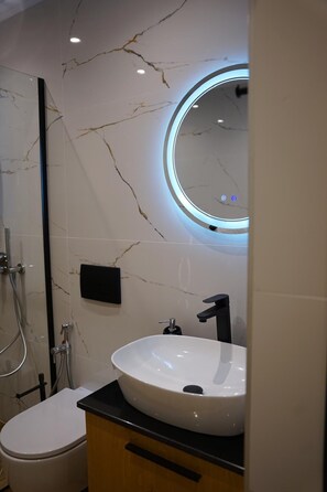 Shower, hair dryer, towels, soap - lumera hotel albania (Durrës)