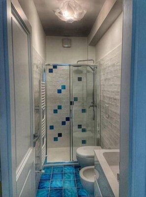 Shower, free toiletries, hair dryer, slippers - Casa Ministro (Positano)
