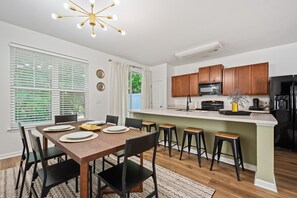 Dining - Rocking Oak Cottage of Charleston (Summerville)