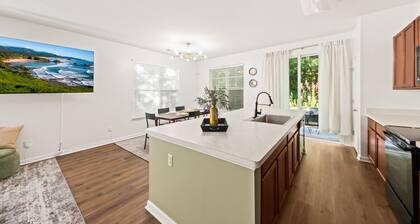 Rocking Oak Cottage of Charleston