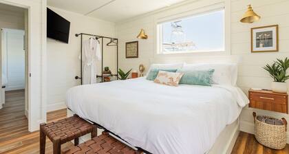 Flohom 17 | 2BR Houseboat • Barefoot Landing