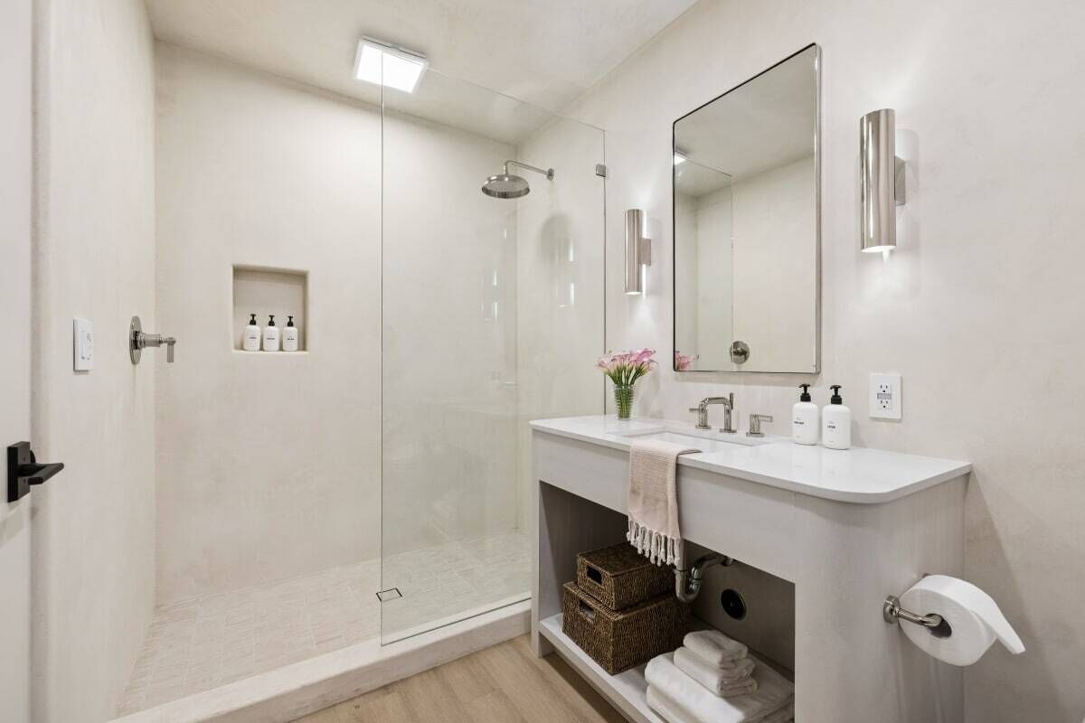 Hair dryer, towels