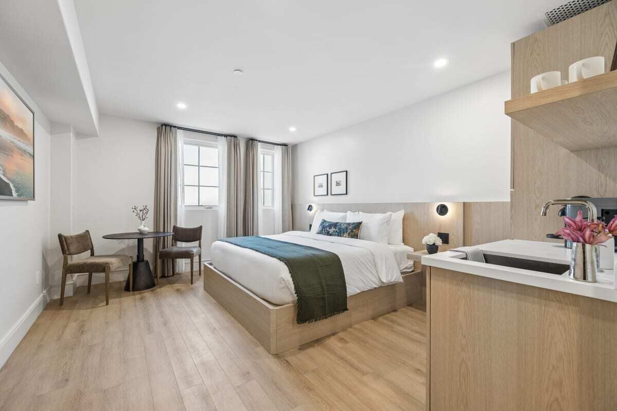 Iron/ironing board, internet, bed sheets