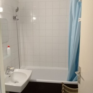 Jabón y papel de baño 
