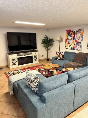 Living area - Coxwell Subway Station Family Size 2 Queen Bedroom, Brand New Bathroom Unit (Toronto)