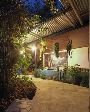 Terrace/patio - Kibbutz Eco Guesthouse Near Arenal Volcano La Fortuna (La Fortuna)