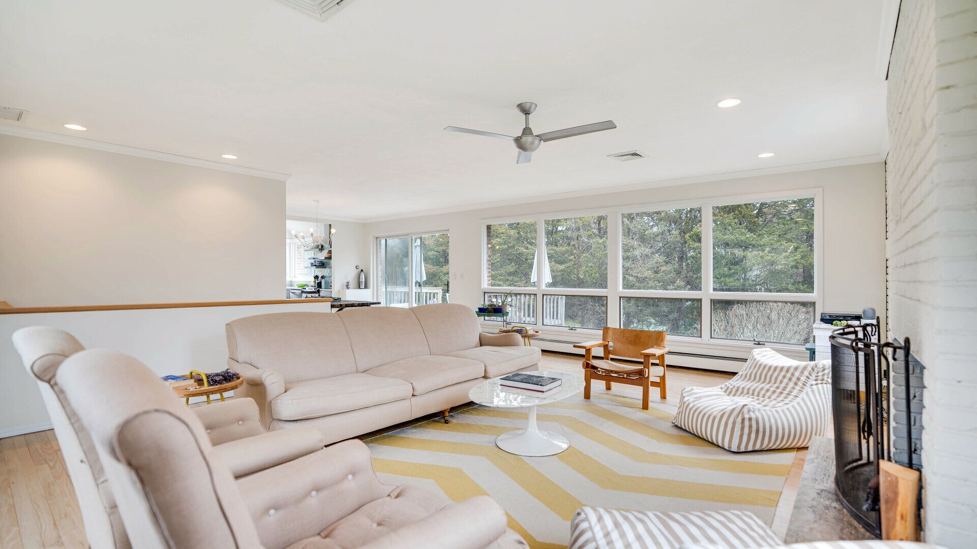 Smart TV, fireplace, stereo