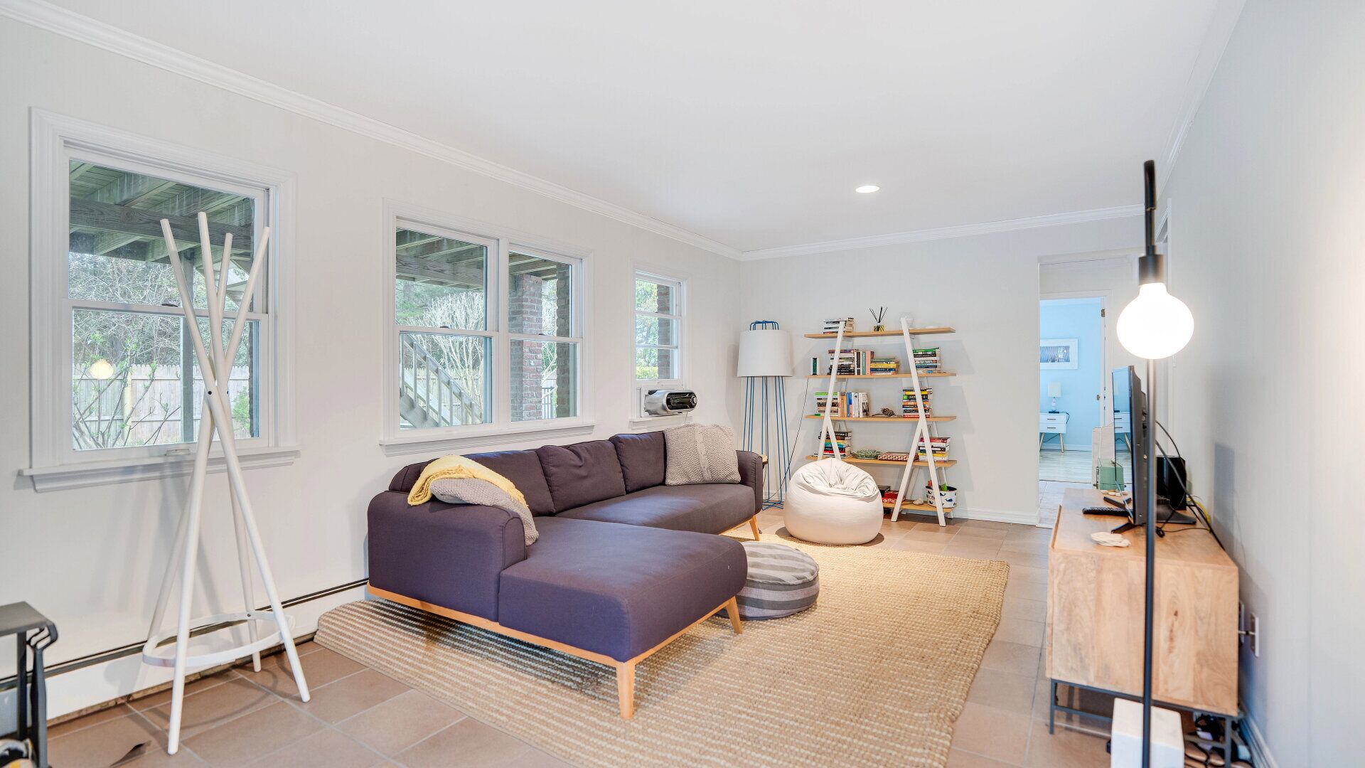 Smart TV, fireplace, stereo