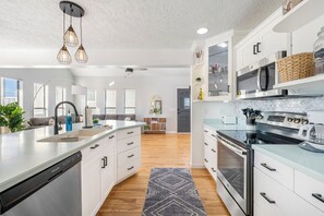 Private kitchen - Entire Beach House! • Sleeps 16 • Family Reunion Ready • Putting Green • Pet OK (Panama City Beach)