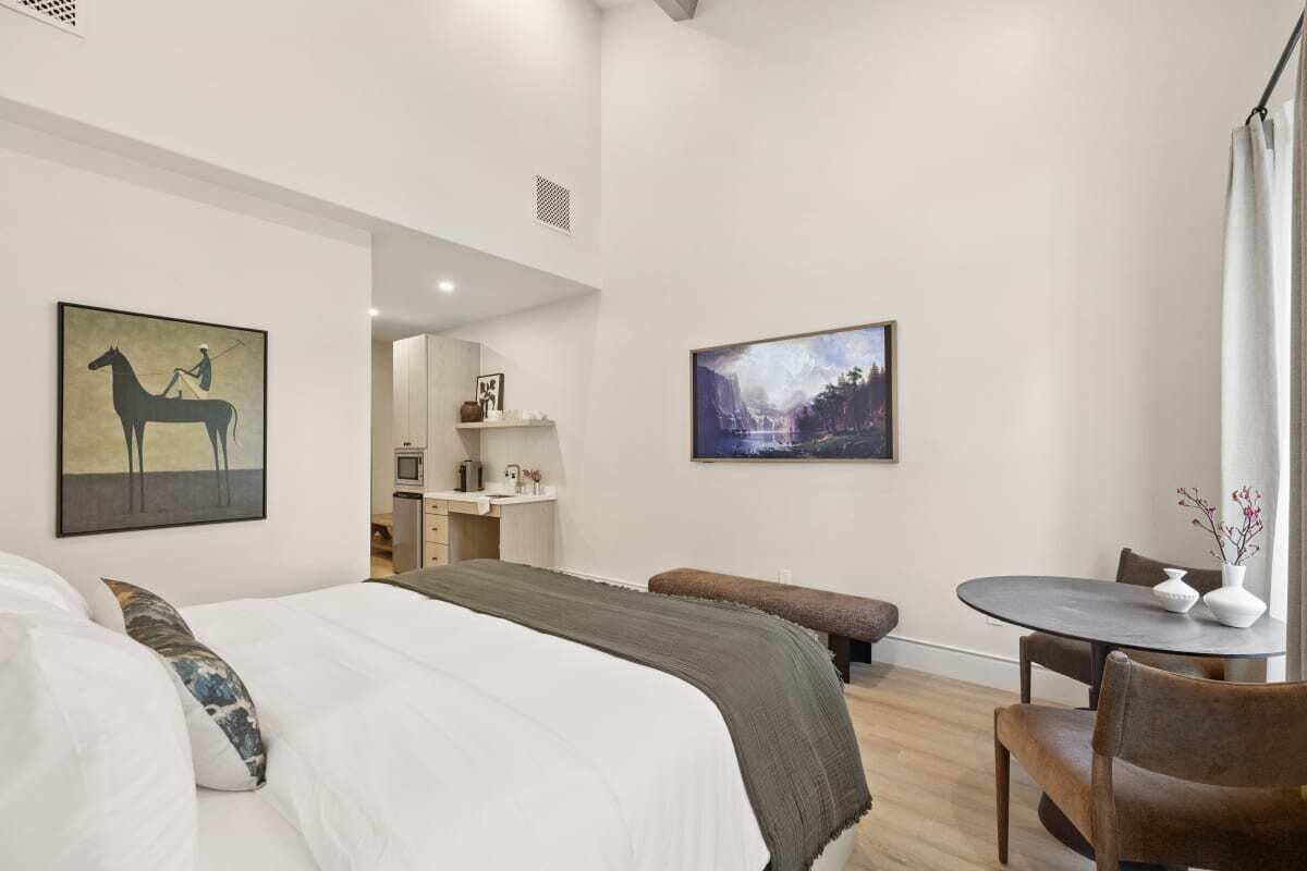 Iron/ironing board, Internet, bed sheets