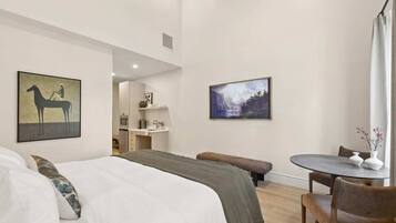 Iron/ironing board, Internet, bed sheets