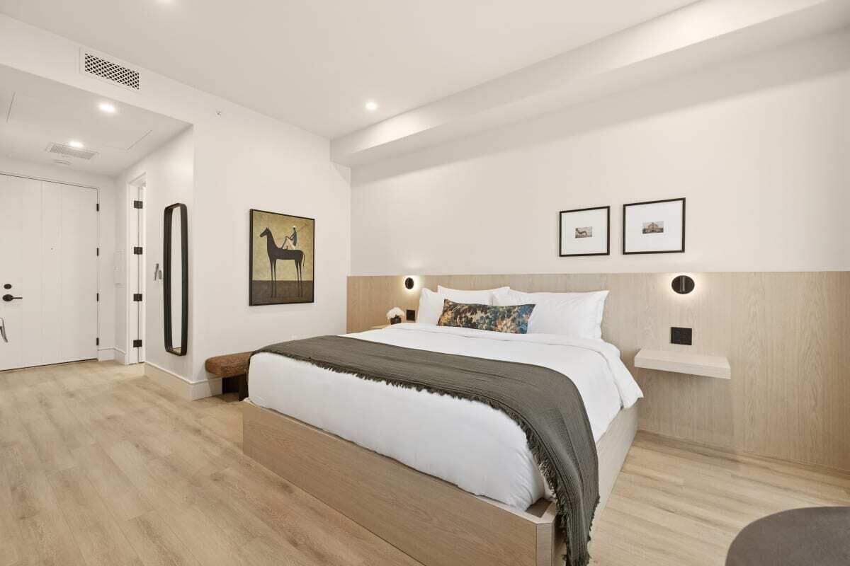 Iron/ironing board, internet, bed sheets