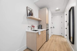 Fridge, microwave, coffee/tea maker, toaster - Casa Iglesia Studio 208 (Santa Barbara)