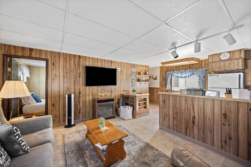 Lakefront Scenic Bay Floathome