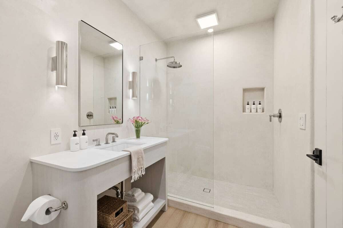Hair dryer, towels