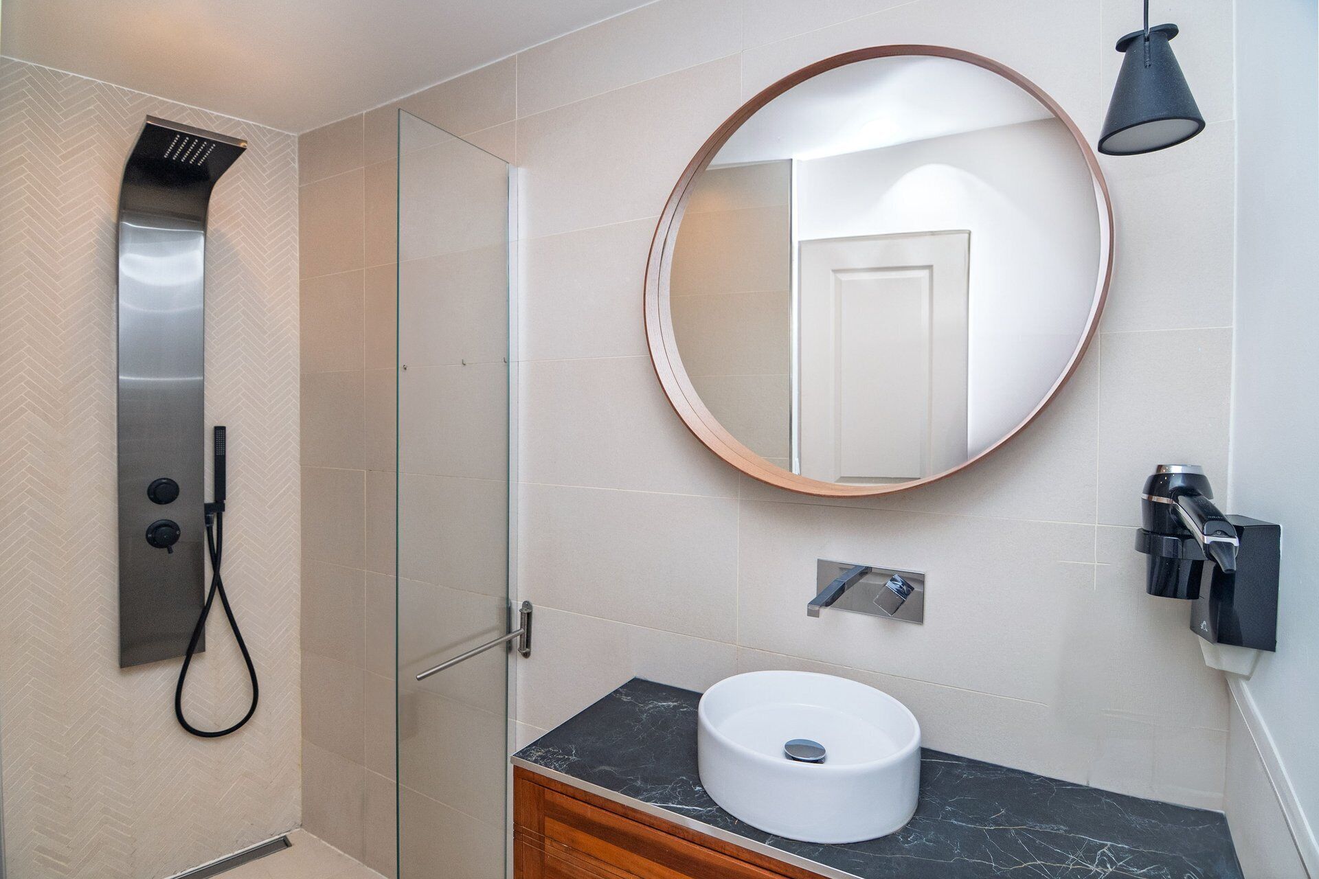 Shower, hair dryer, towels